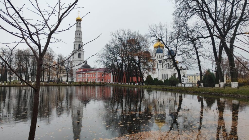 Осенний дождь в Свято-Никольском Угрешском монастыре