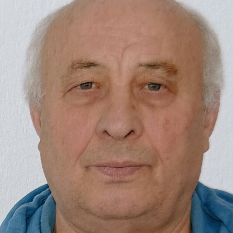 photo_5444917259223634479_y